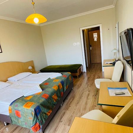 Hotel Magistern Konferencia Es Wellnesshotel Siofok Dış mekan fotoğraf