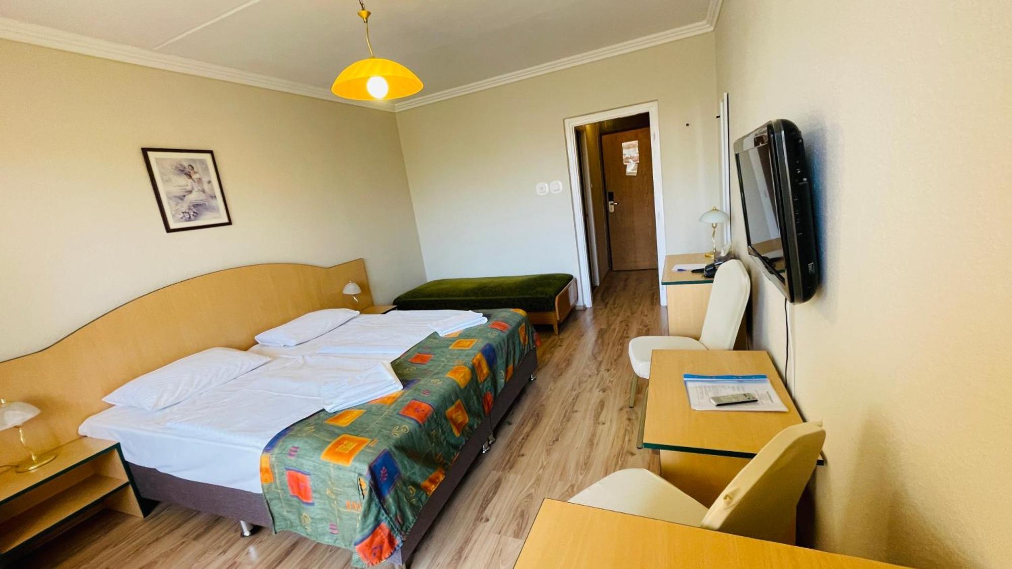 Hotel Magistern Konferencia Es Wellnesshotel Siofok Dış mekan fotoğraf